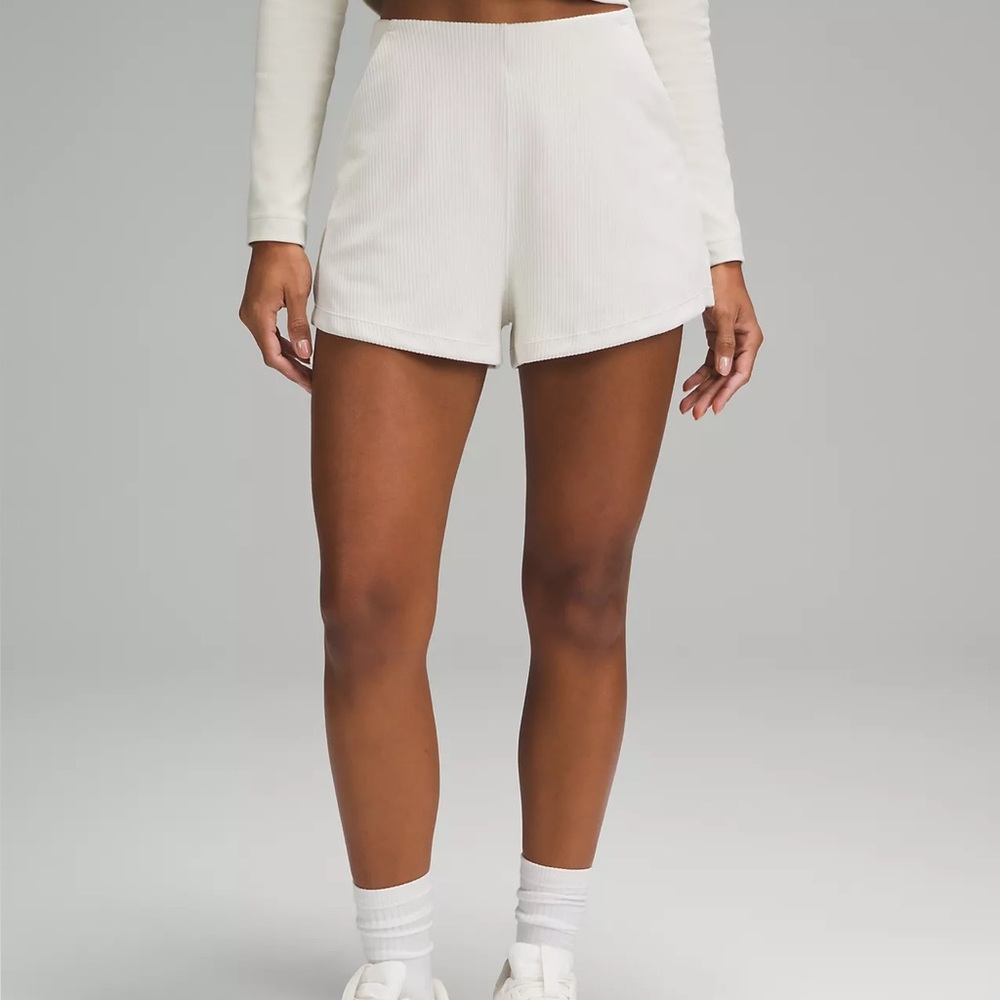 Lululemon Athletica High Waist Shorts in Bone